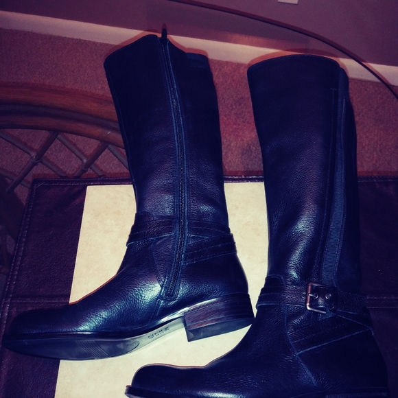 Naturalizer Boots, Size 4, Black - Picture 8 of 8